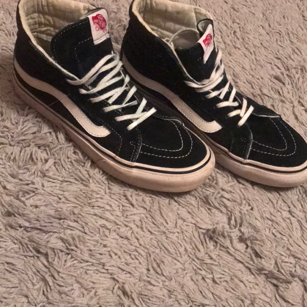 High top black and white vans thin laces